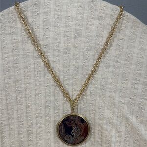 Elegant Gold Pendant Necklace